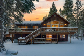 Cherry Hills Spacious Tahoe Cabin with Deck Fireplace Open Interiors